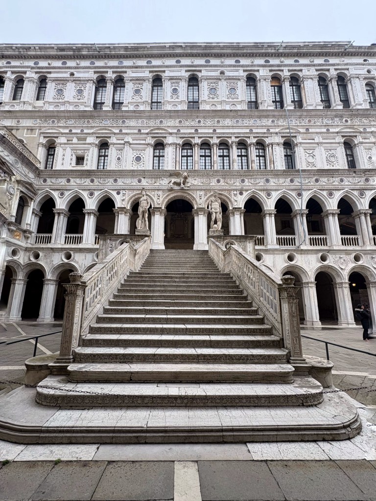 la scala dei giganti, palazzo ducale, cortile interno, venezia.