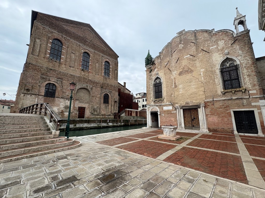 la palestra della scuola grande della misericordia vista dall'abbazia della misericordia